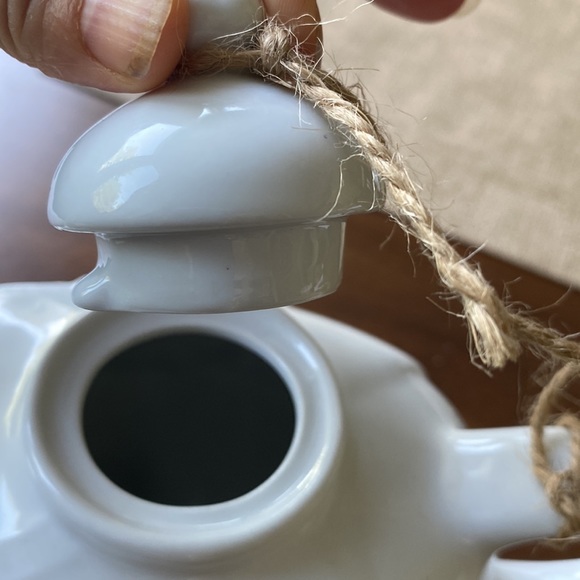 White elephant tea pot - Picture 4 of 4